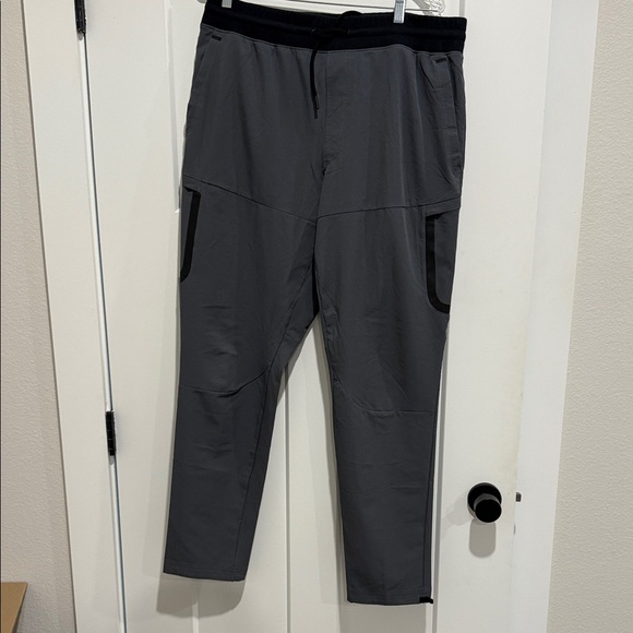 Under Armour Men's Gray Cargo Pants - Picture 1 of 4